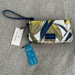 Vera Bradley RFID Compact Crossbody NWT